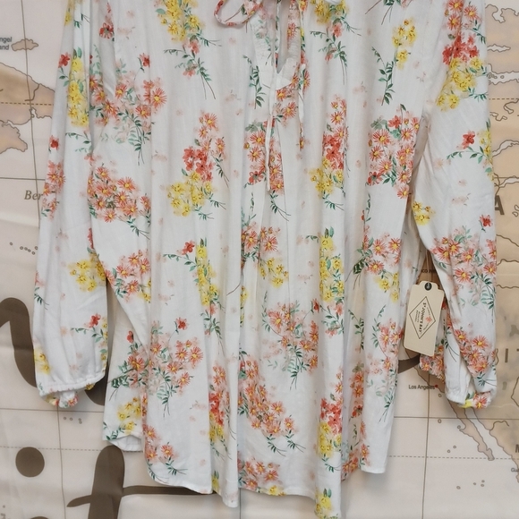 NEW ST JOHN'S BAY Floral Women's Top - White with Yellow and Red Accents - Picture 6 of 13